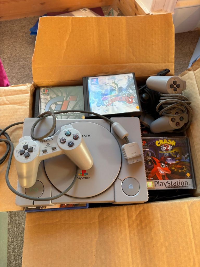 SOLD* Playstation 1 Original Console + games
