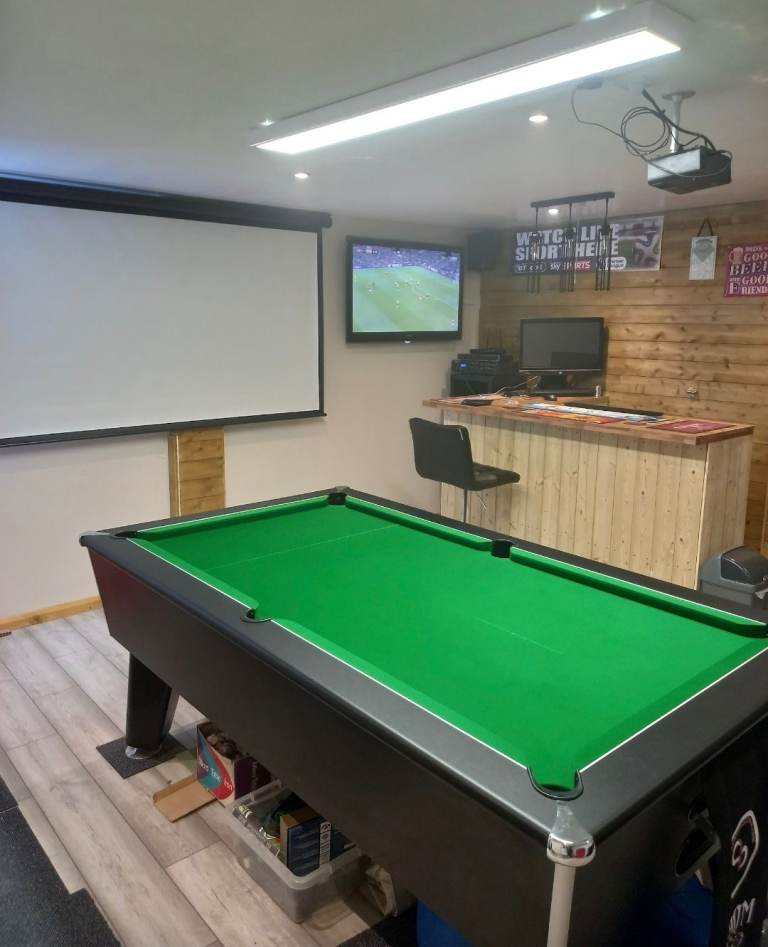 7ft Blackball Pool Table 