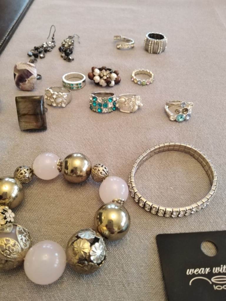Jewellery clear out £2 each item