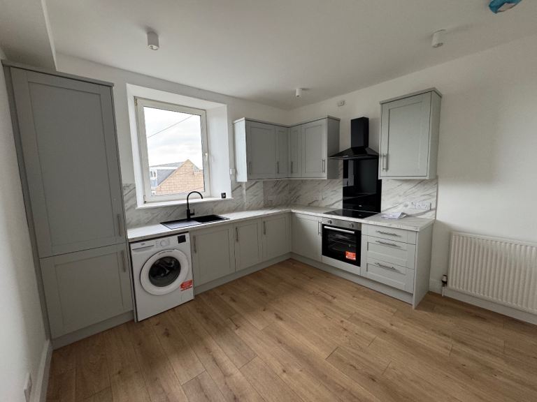 Refurbished 1 bed flat to rent on Summerfield Terrace