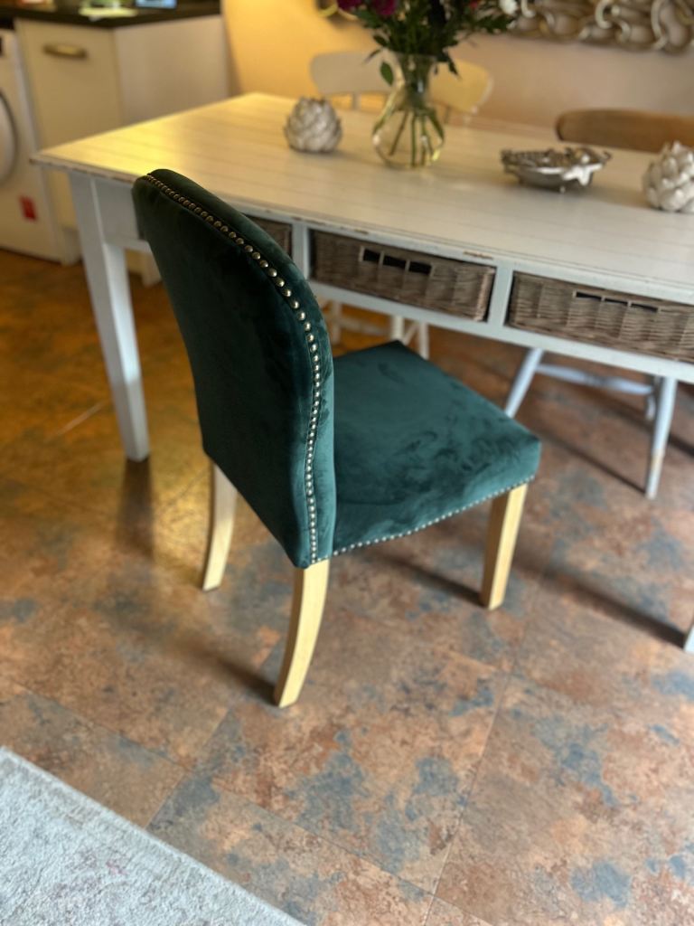 Set of 6 Teal Velvet Dining Chairs – Elegant & As New 🌿
