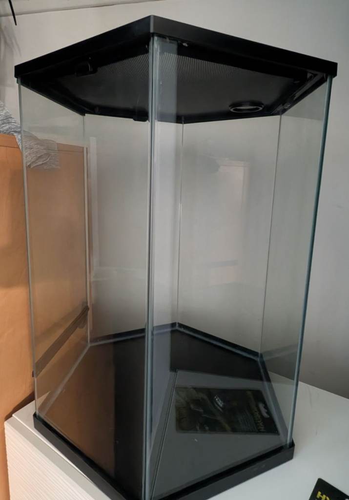 Swell Hexagon Terrarium 49x42x57cm