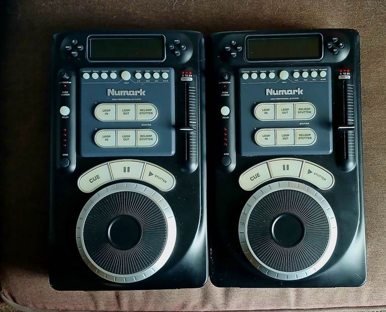Numark AXIS9 CD PLAYERS in flight cases  x 2 £60 both