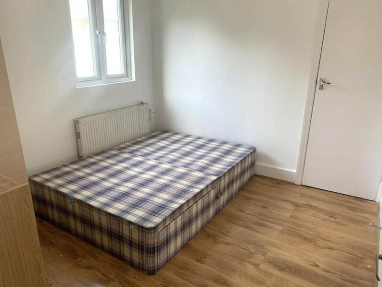  🏚️🌞 SIMPLE ROOM IN TOTTENHAM HALE   🏚️ AVAILABLE