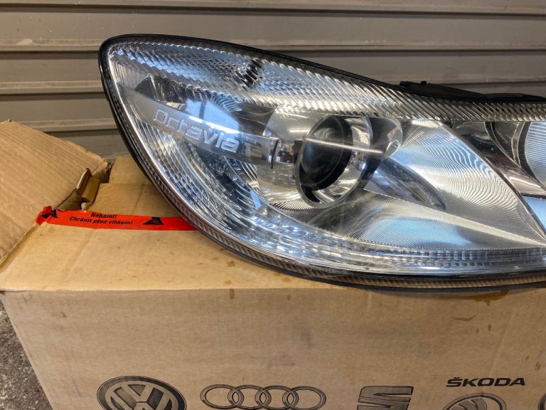 Skoda Octavia headlight for sale, drivers side.