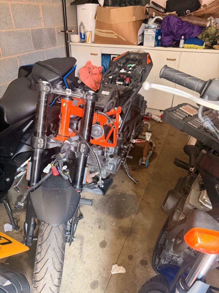 2022 ktm duke 125 (breaking) 