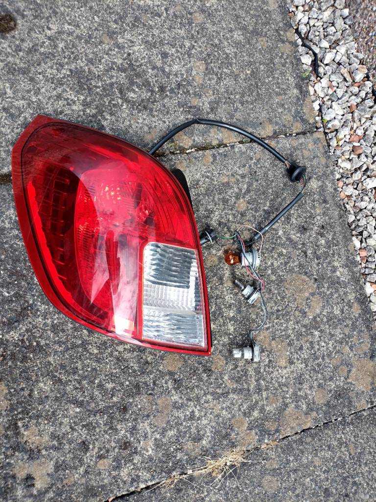 Vauxhall Antara 2013 nearside Tal light complete