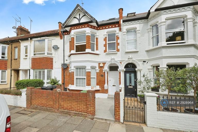 4 bedroom flat in Langthorne Street, London, SW6 (4 bed) (#2928964)