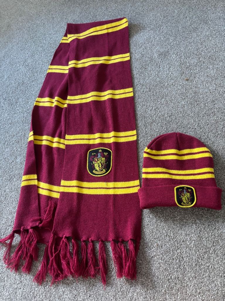 Harry Potter Gryffindor Scarf and Beanie Hat Set