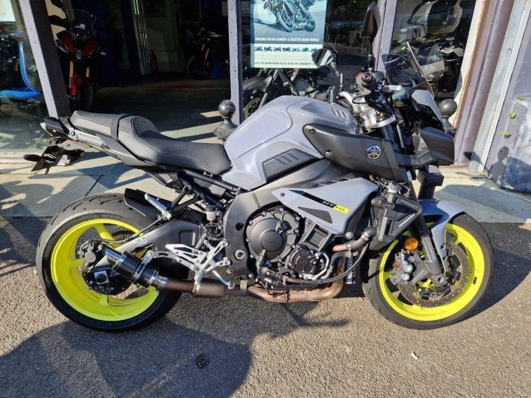 YAMAHA MT-10 IN GREY