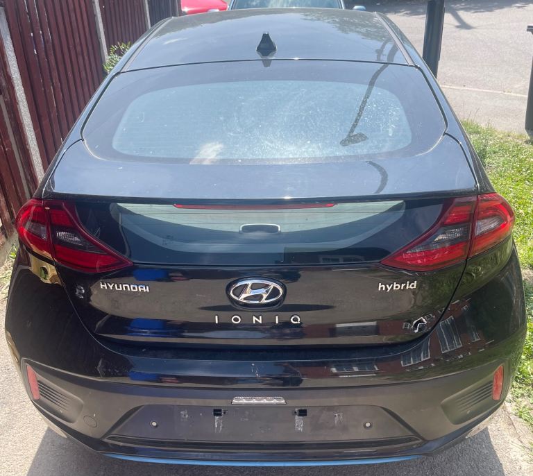 HYUNDAI IONIQ PREMIUM Tailgate without lights ( Corner Damaged ) in black £120