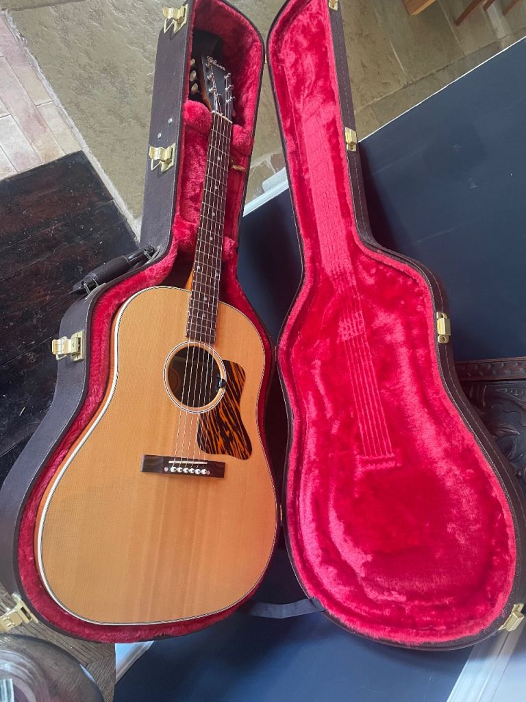Gibson J35 Satin Electro Acoustic Guitar