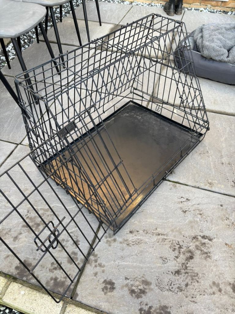 Car boot Dog crate