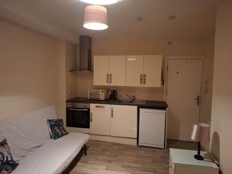 Lovely double studio with own kitchen in Fishponds