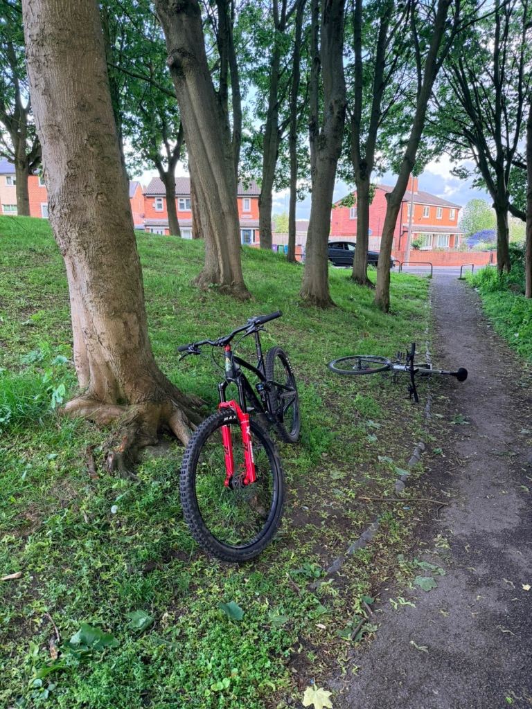 Mountain Bike with Red Forks – Good Condition
