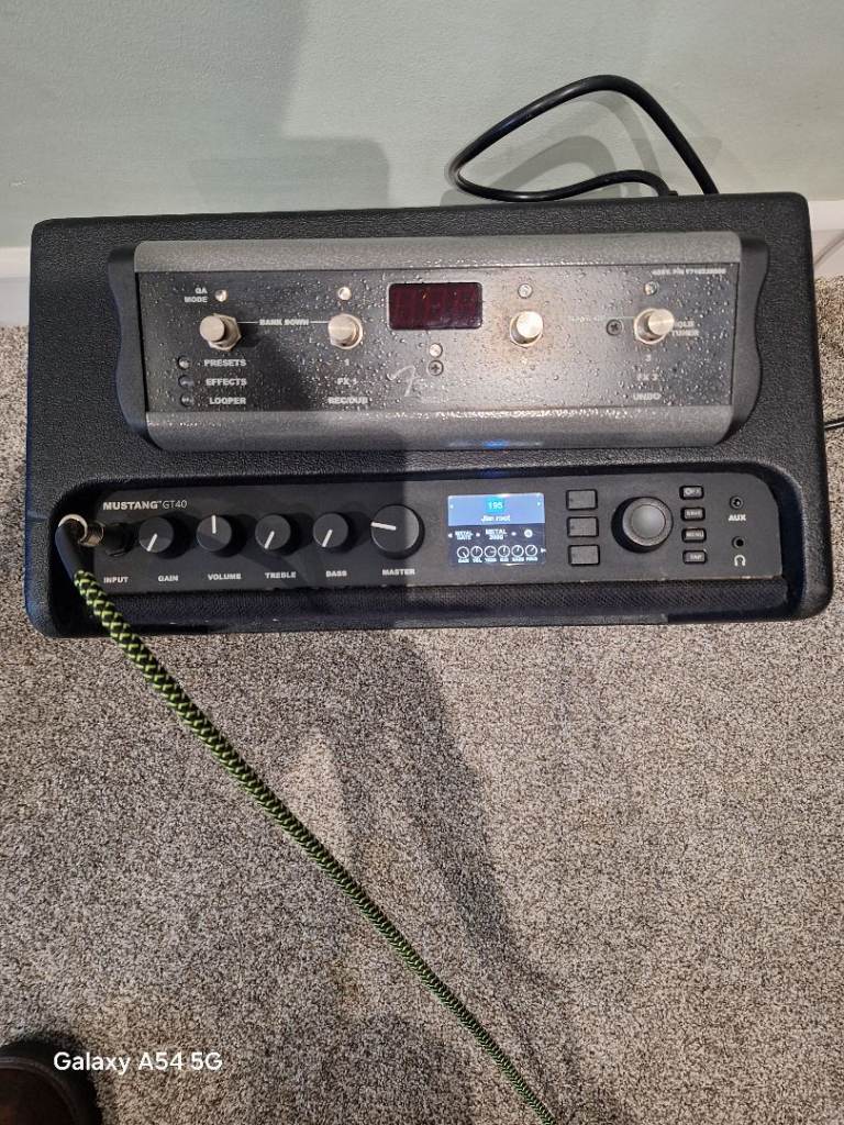 Fender Gt40 amp plus pedals 