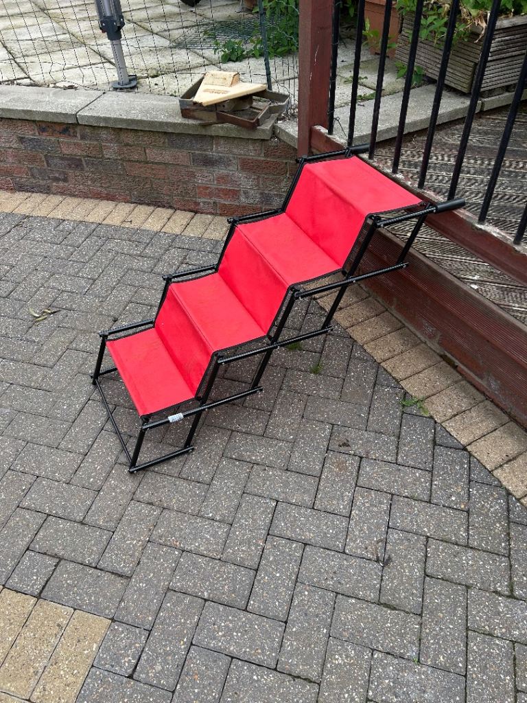 Lightweight folding dog stairs