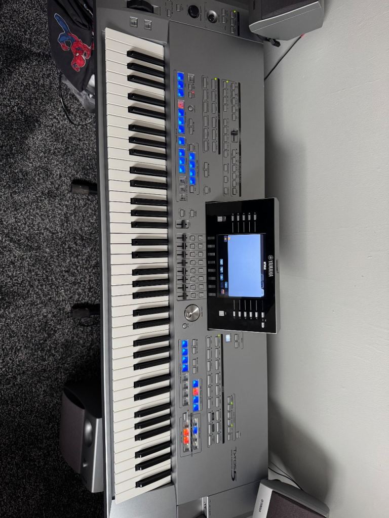 image for Tyros 5 76