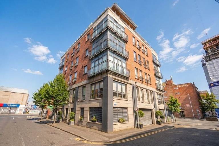 Modern 2-Bedroom City Centre Apartment – 8 Millennium Court, Belfast