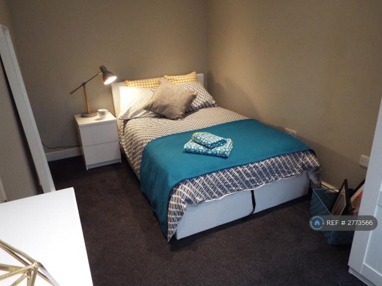 1 bedroom in Inglehurst, New Haw, Addlestone, KT15 (#2773566)