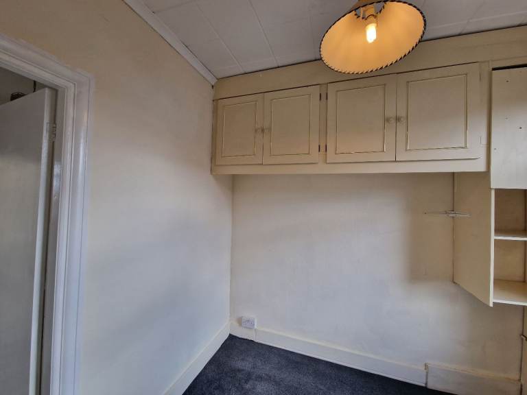 Single bed Room for one Girl