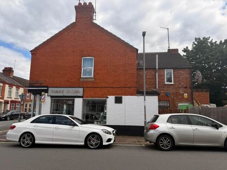 High-Visibility Corner Shop for Rent, Perfect for Any Business in Northampton NN4!!