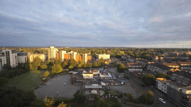 2 Double Rooms Available in a Modern 3-Bedroom Shared Flat