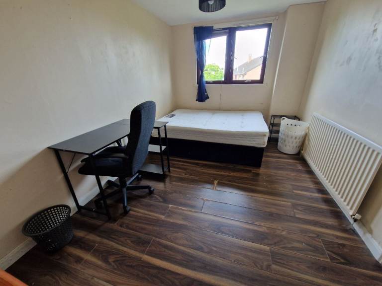 Double room £550pm bills incl.