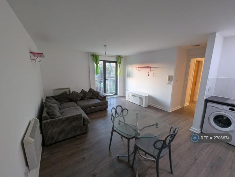 2 bedroom flat in Ordsall Lane, Salford, M5 (2 bed) (#2708674)