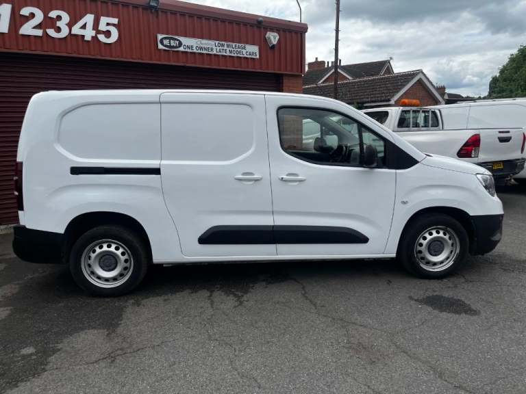  Vauxhall Combo Cargo 2300 1.5 Turbo D 130ps H1 Edition Van Auto Diesel