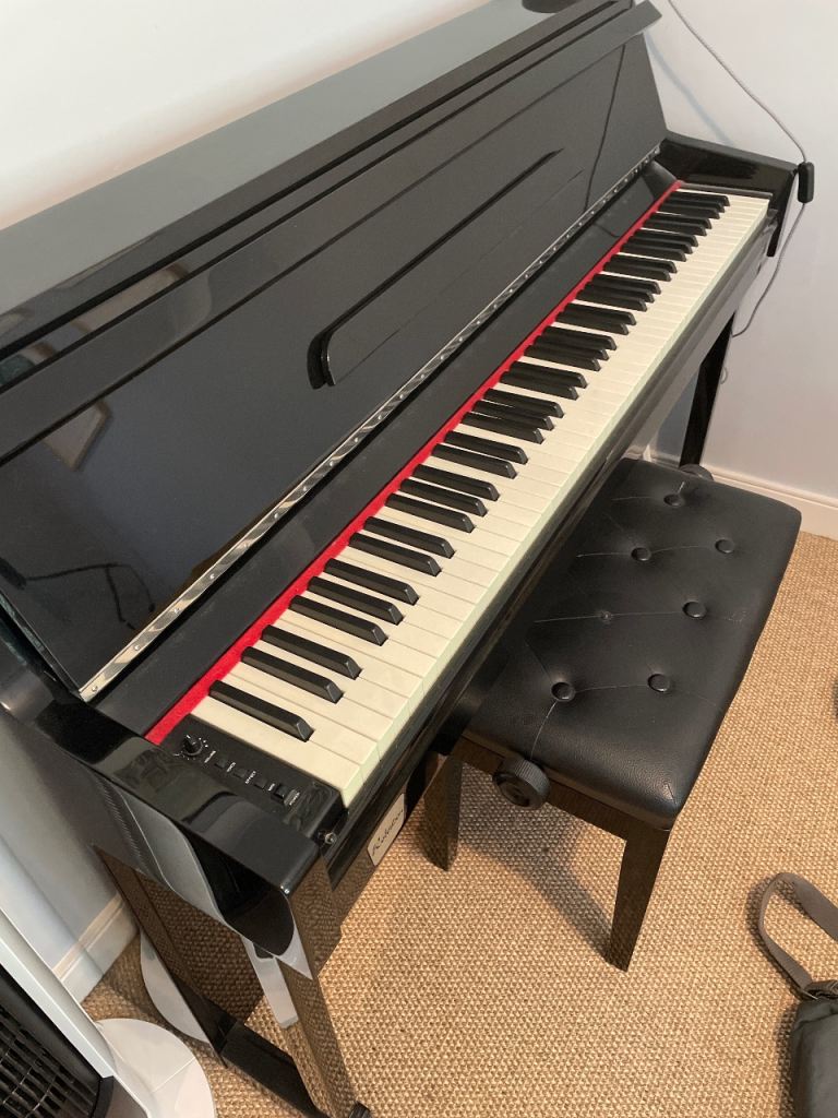 Digital piano, Robertson E108. 
