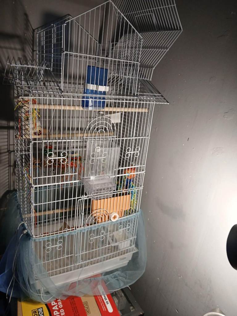 Villa style bird cage 