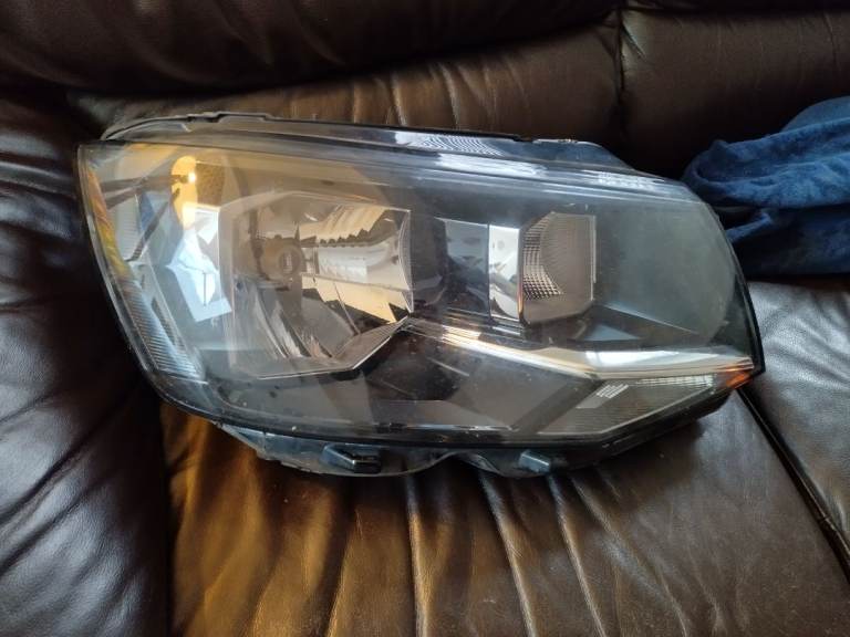 Vw transporter t6 driver's side headlight