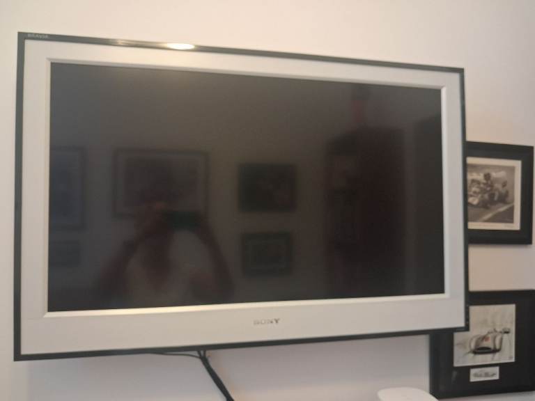 Sony Bravia LCD TV – White/Black Frame, Good Condition