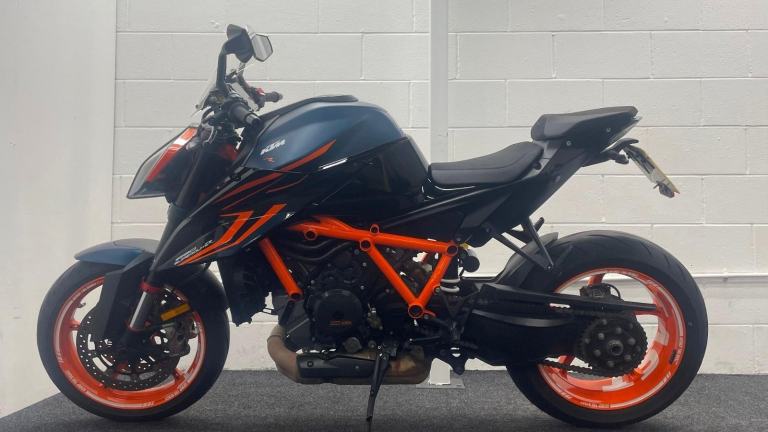 KTM 1290 SUPERDUKE R ** ONE OWNER - TAIL TIDY - JUNE 26 MOT **