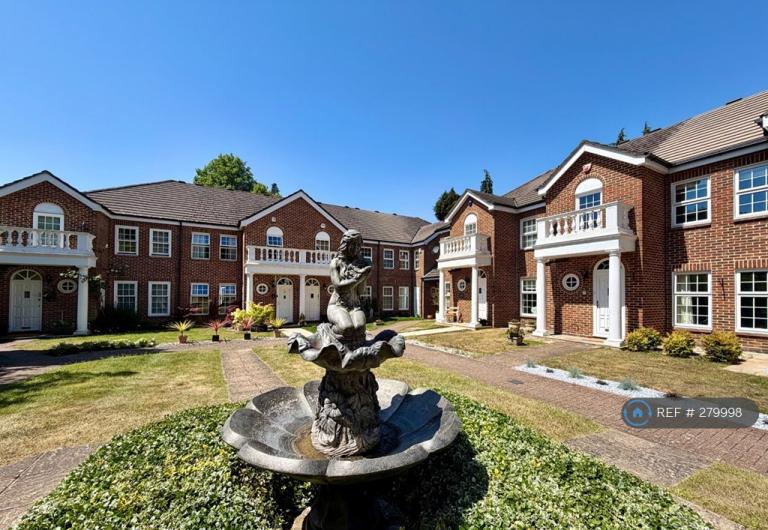 3 bedroom house in Shenstone Park, Ascot, SL5 (3 bed) (#279998)