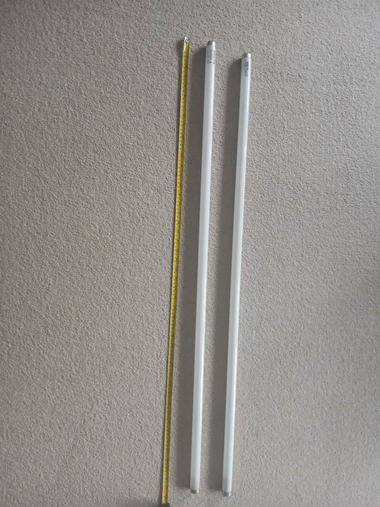 120cm fluorescent tubes  Good condition Long light bulbs x2 - no charge