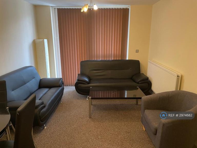 2 bedroom flat in Langley Walk, Birmingham, B15 (2 bed) (#2974682)