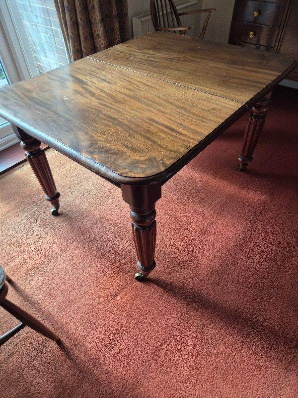 Antique Mahogany Extending Dining Table