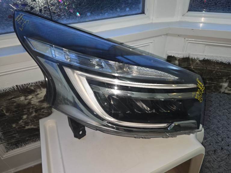 RENAULT TRAFIC X82 Driver Side FRONT LED PURE VISION HEADLIGHT BREAKING PARTS