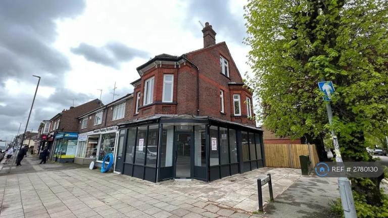 4 bedroom flat in High Street North, Dunstable, LU6 (4 bed) (#2780130)