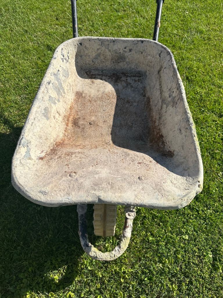 Wheel barrow