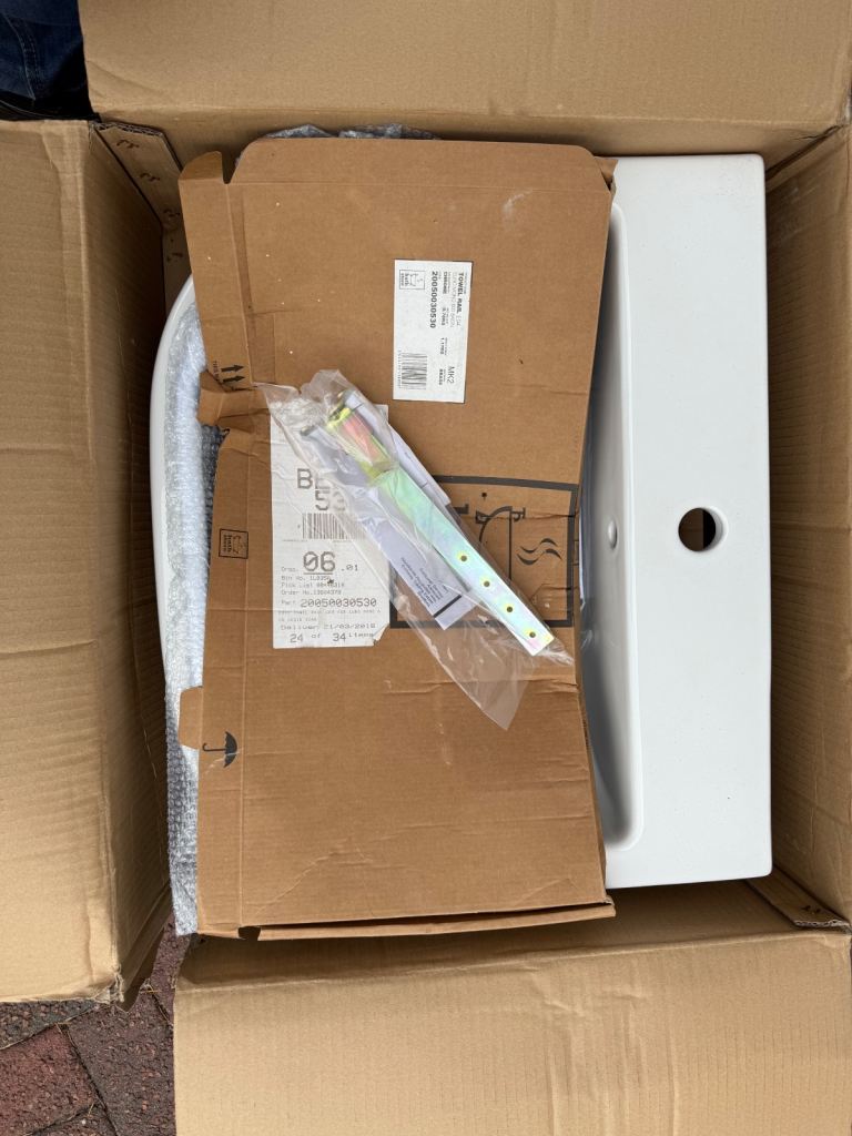 Euro Mono Basin White with chrome towel rail