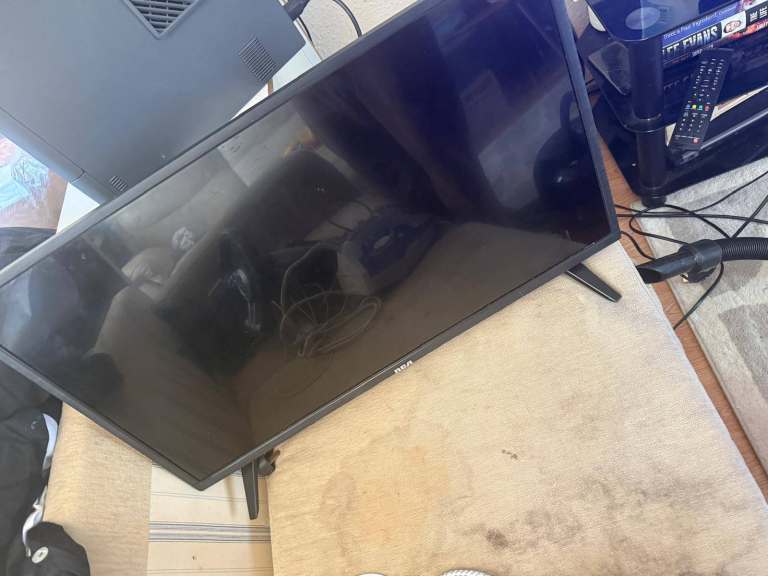 RCA 32 inch TV with Remote
