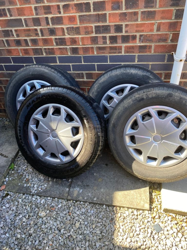 Tyres 235/65/16