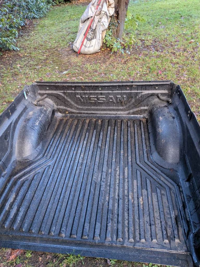 Nissan Navara Pick up truck metal  roller shutter cover and load liner