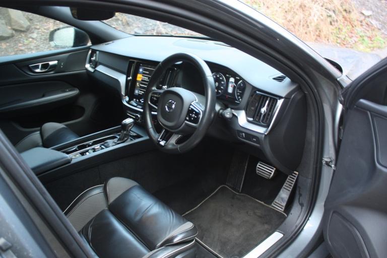 VOLVO V60 2.0 R-Design Plus D4 2019