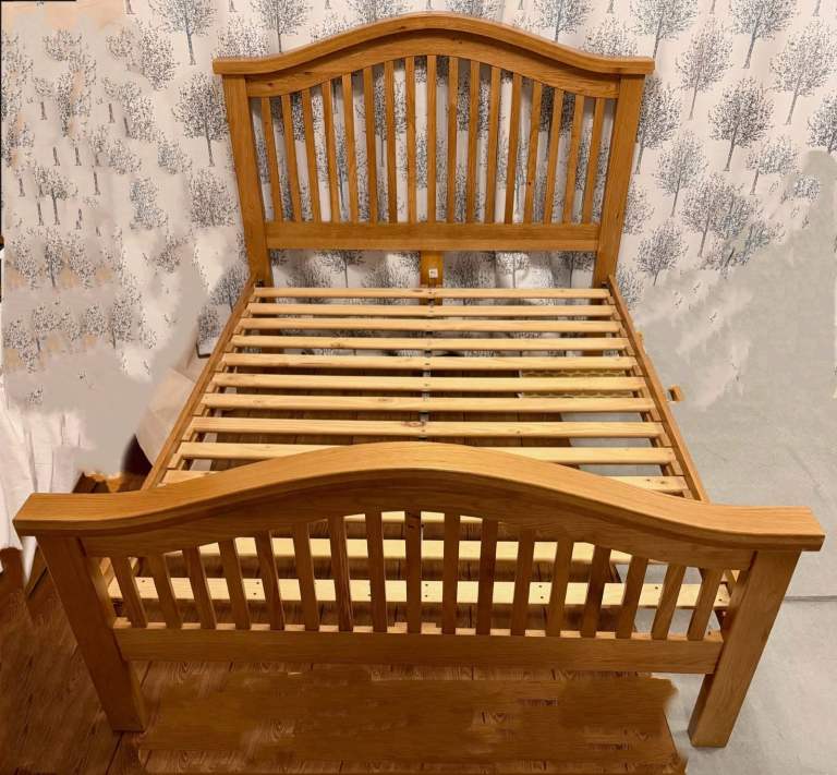 Great quality strong oak kingsize bed frame 