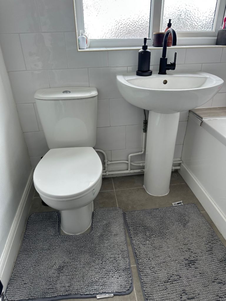 White Ceramic Basin – Good Condition