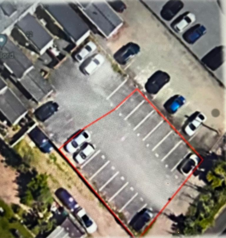 Car parking spaces to rent. Block of 3